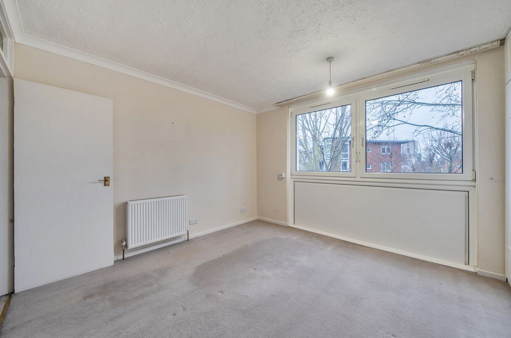 Property photo 3 of 16 1403997-12-698B59...