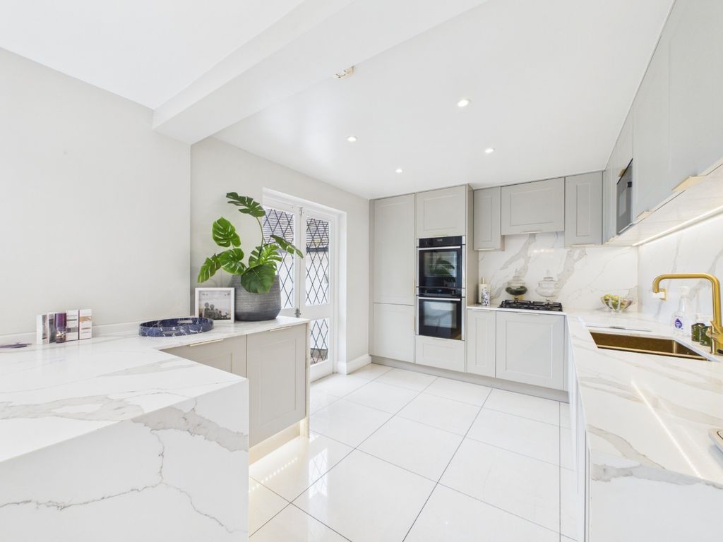 Property photo 2 of 28 5203544