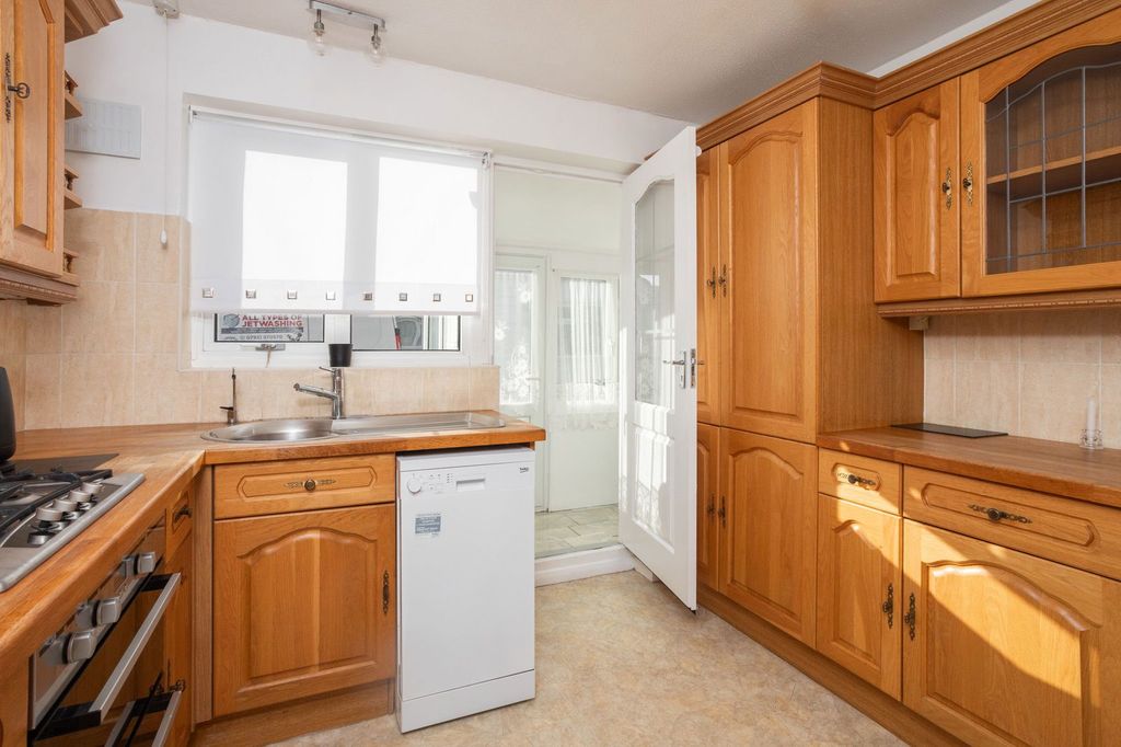 Property photo 2 of 29