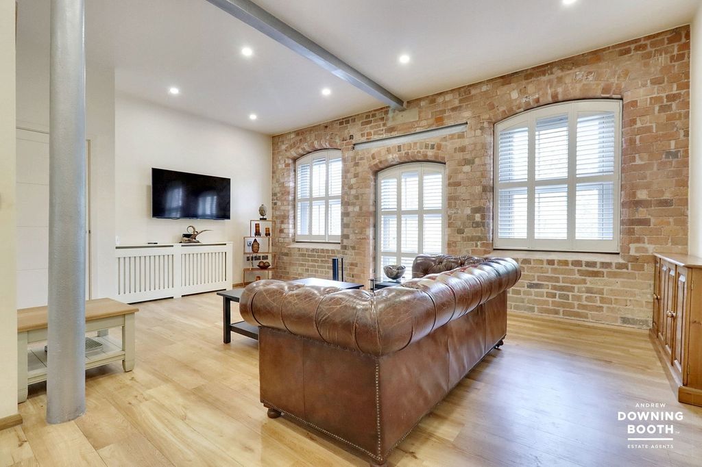 Property photo 3 of 33