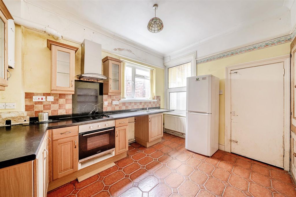 Property photo 3 of 24 1374480-11-6902094F7d4d8.Jpg