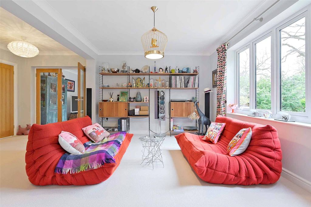 Property photo 2 of 21 Sitting Room