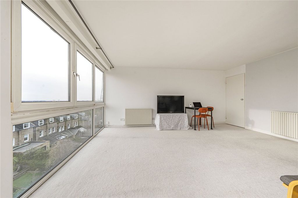 Property photo 3 of 19 Picture No. 06