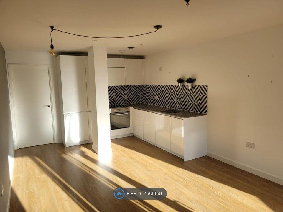 Property photo 3 of 11 Kitchen