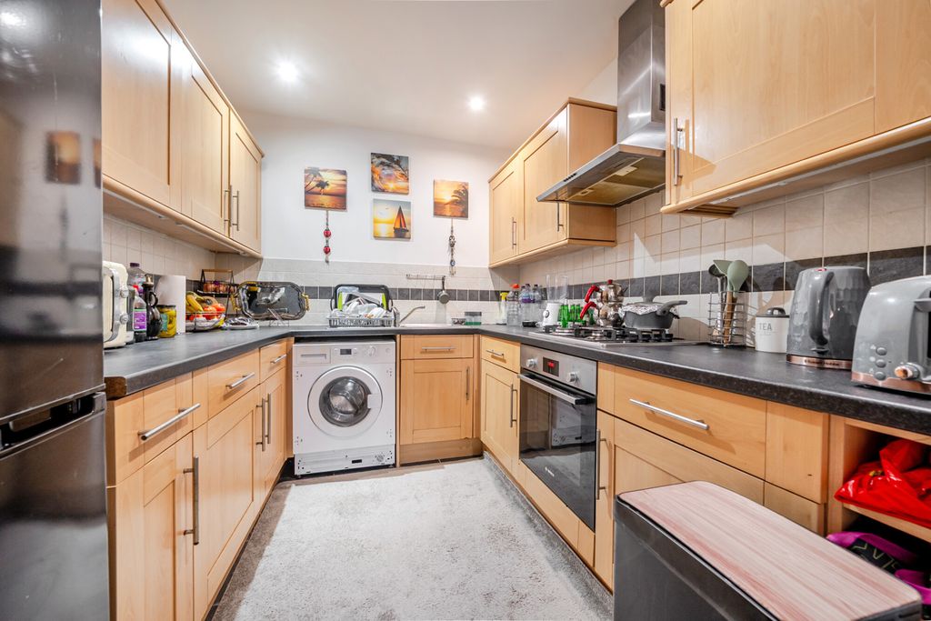 Property photo 3 of 12 Kitchen