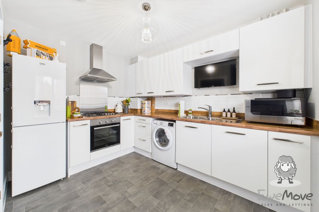 Property photo 2 of 12 5