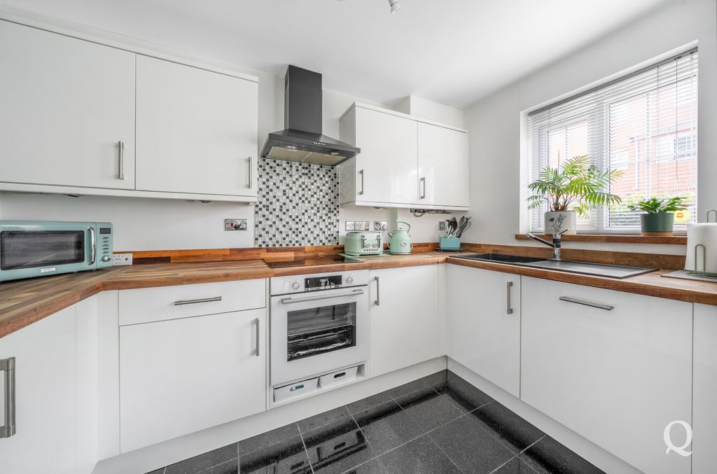 Property photo 1 of 15 4Cf9F3Ed-6050-479...