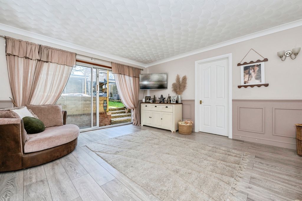 Property photo 3 of 15 Pbox-Img.Jpg