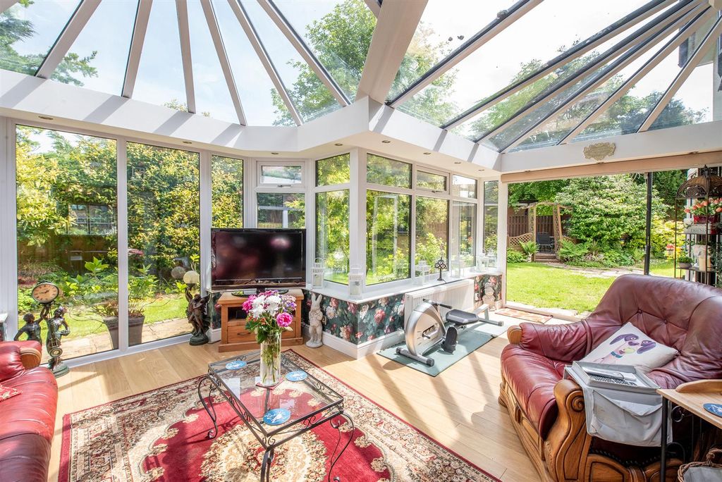 Property photo 3 of 27 Conservatory