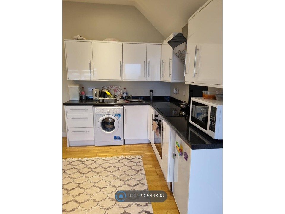 Property photo 3 of 9 Kitchen