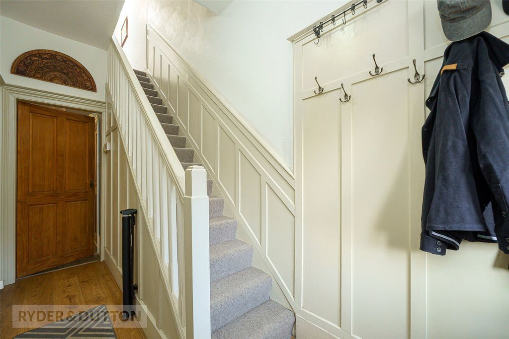 Property photo 3 of 26 Entrance Hallway