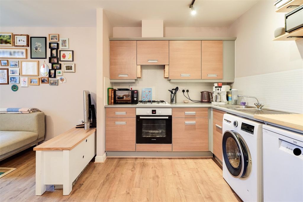 Property photo 3 of 16 Img (5).Jpg