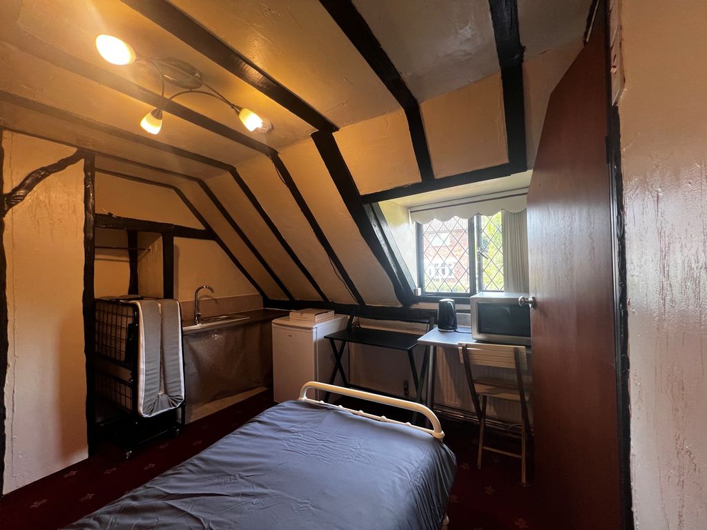 Property photo 3 of 5 Studio Room