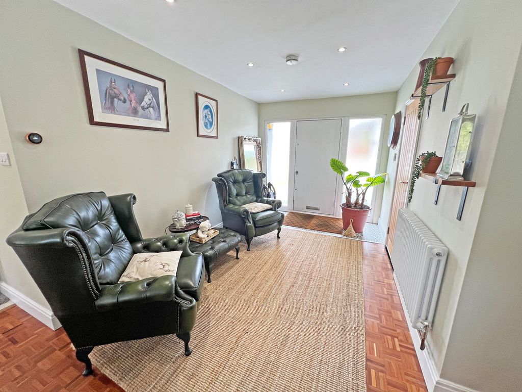 Property photo 2 of 31