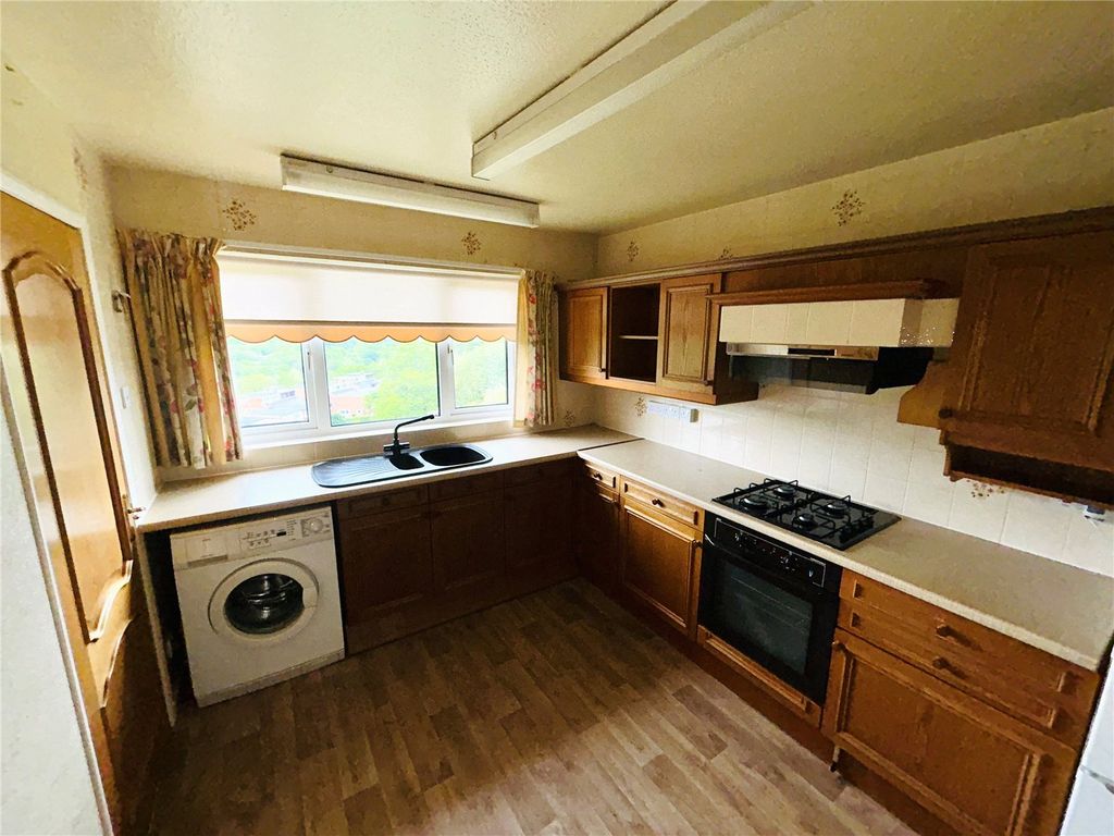 Property photo 3 of 12 Kitchen Diner