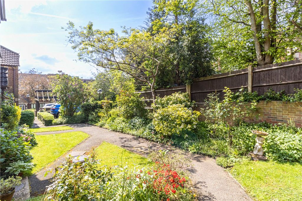 Property photo 2 of 11 Communal Grounds