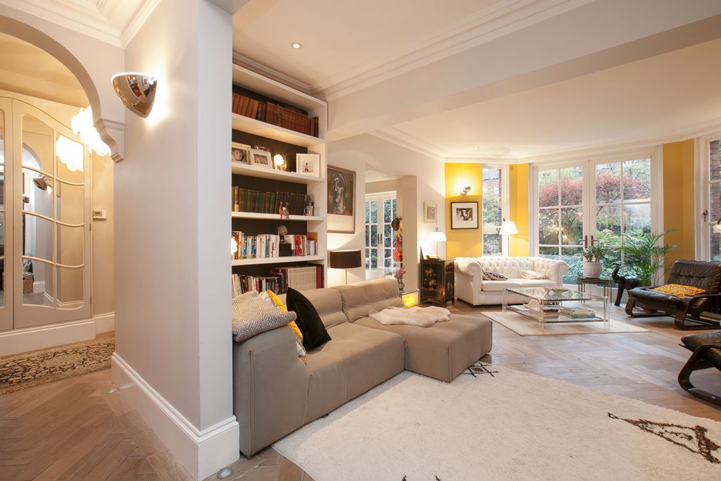 Property photo 2 of 11