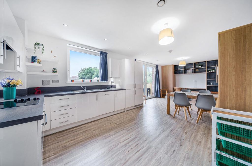 Property photo 3 of 17 Chantrelle Court