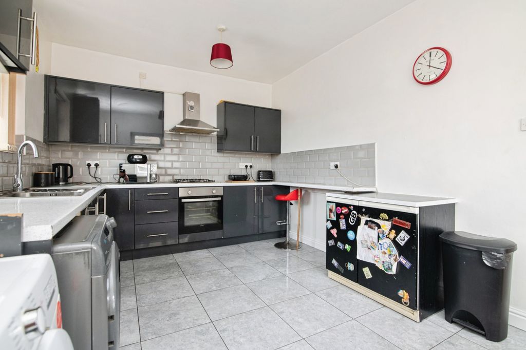 Property photo 2 of 17