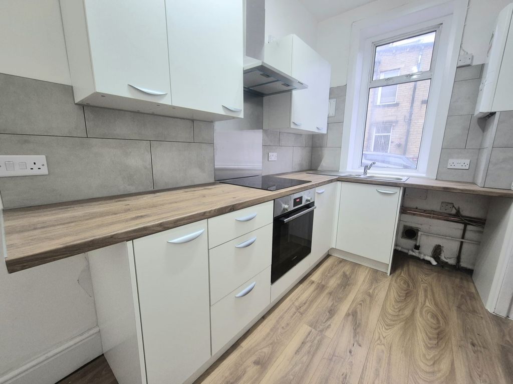 Property photo 1 of 7 Kitchen