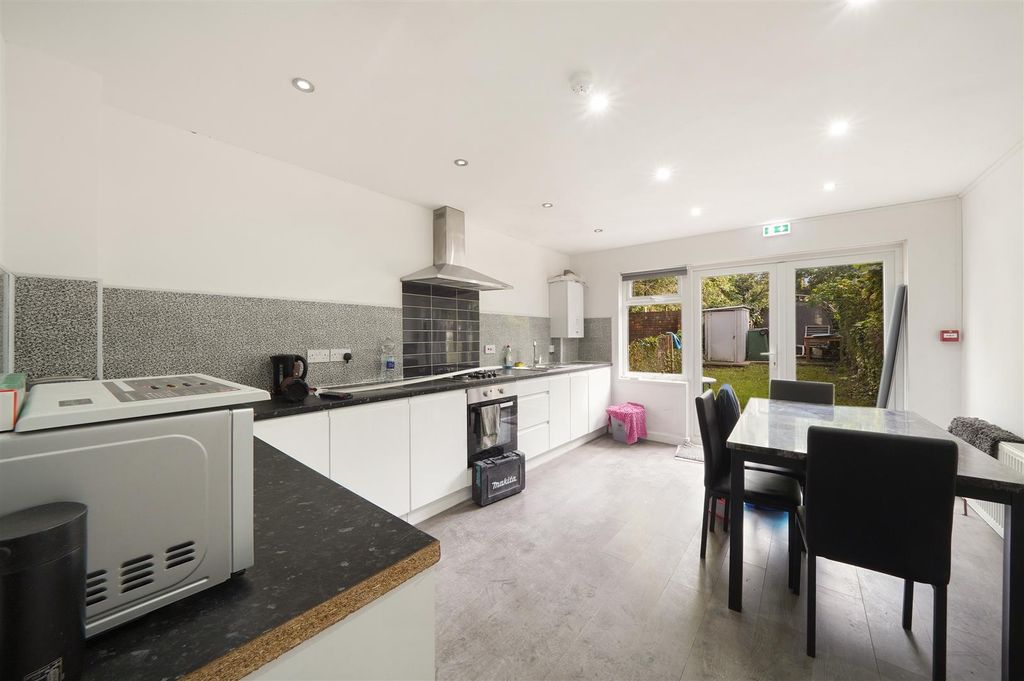 Property photo 2 of 17 36 Slaithwaite Road - Scnd0Wxec2G9Lj9Cg3Bp.Jpg