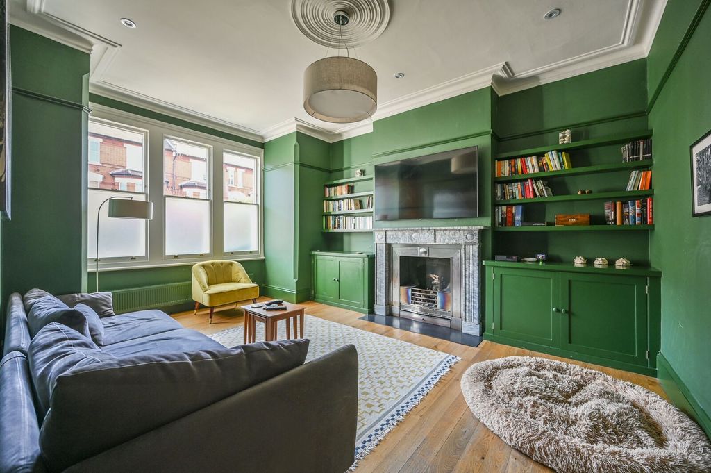 Property photo 1 of 11