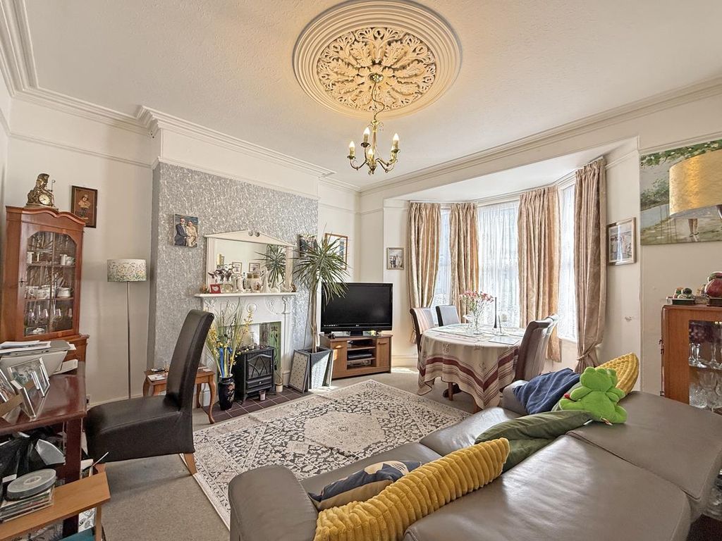 Property photo 2 of 9 Cromwell Road 21 - Living Room.Jpg