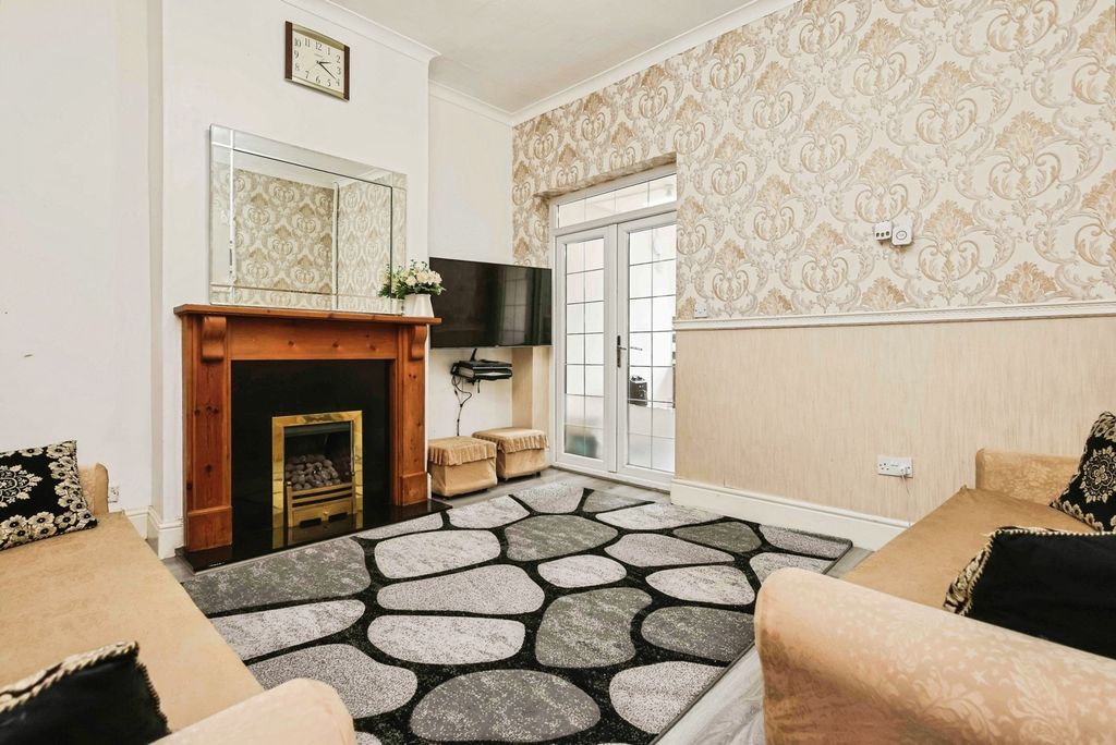 Property photo 3 of 19 Pbox-Img.Jpg