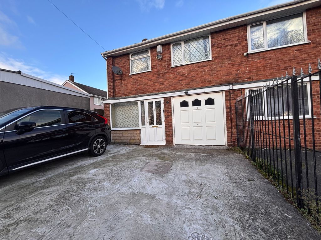 Property photo 1 of 10 Front