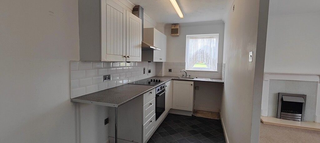 Property photo 3 of 9 Kitchen