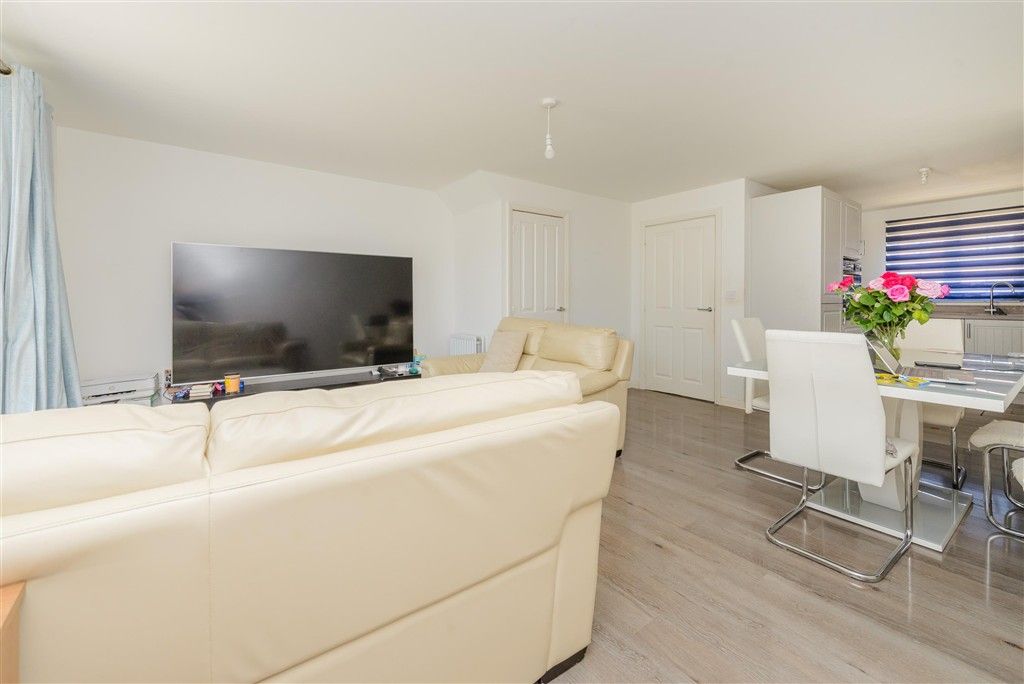 Property photo 3 of 13 Lounge