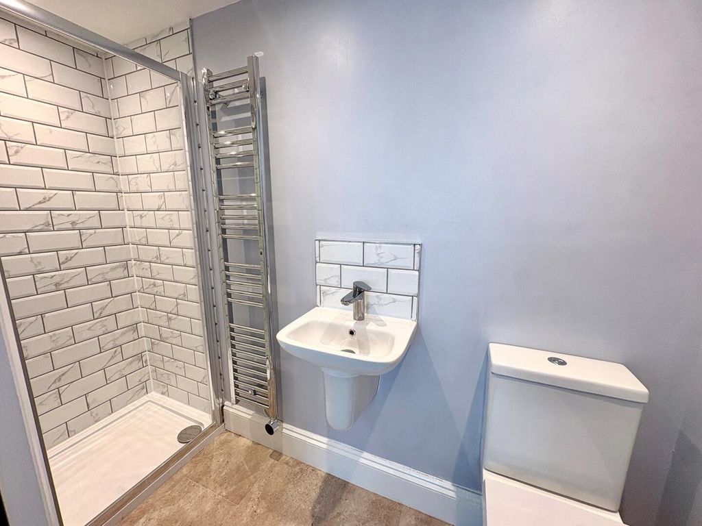 Property photo 3 of 8 Bathroom