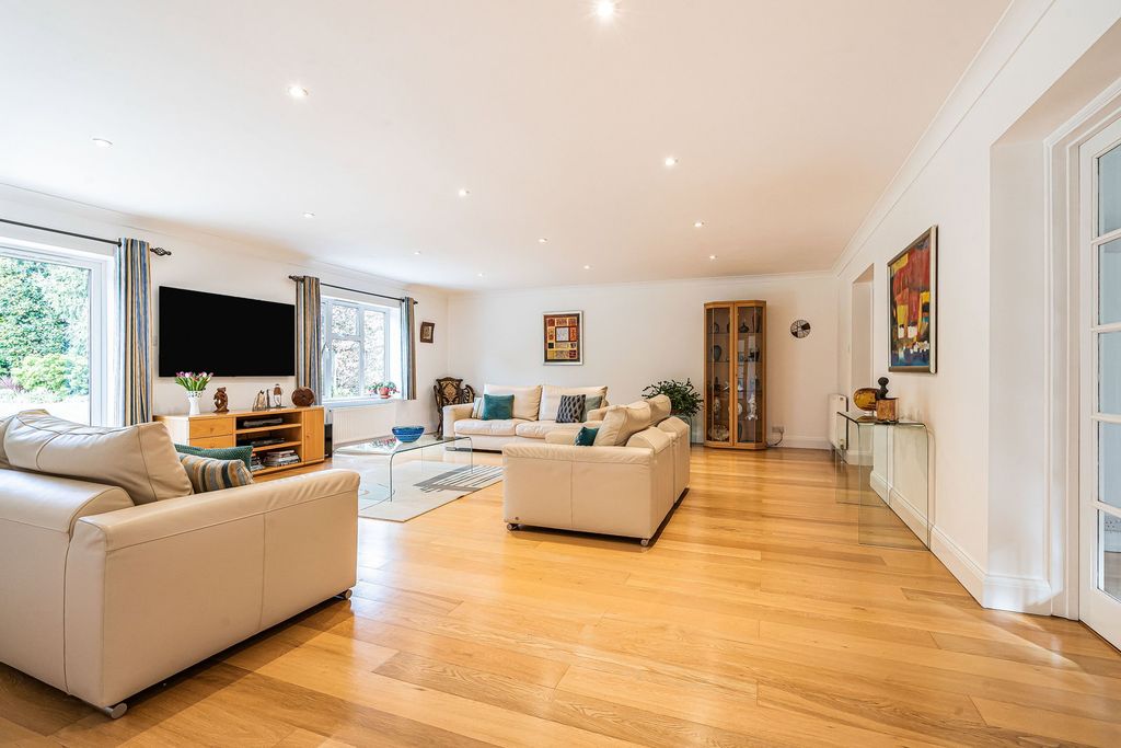 Property photo 3 of 31