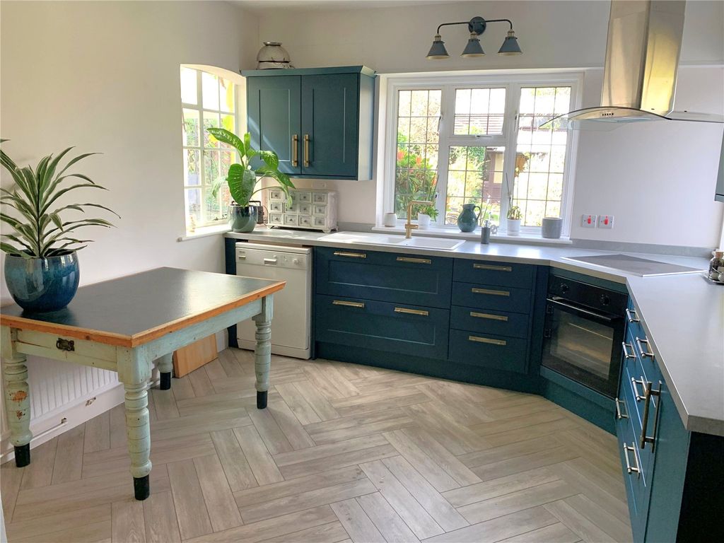 Property photo 3 of 27 Kitchen