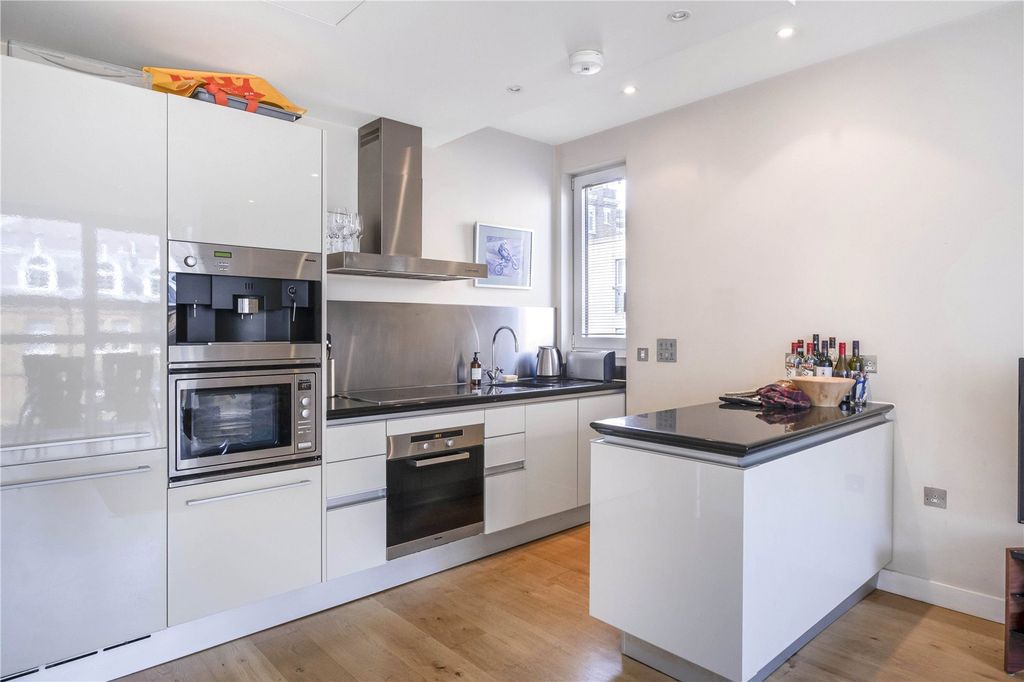 Property photo 3 of 13 Kitchen