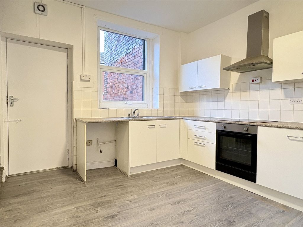 Property photo 3 of 8 Kitchen