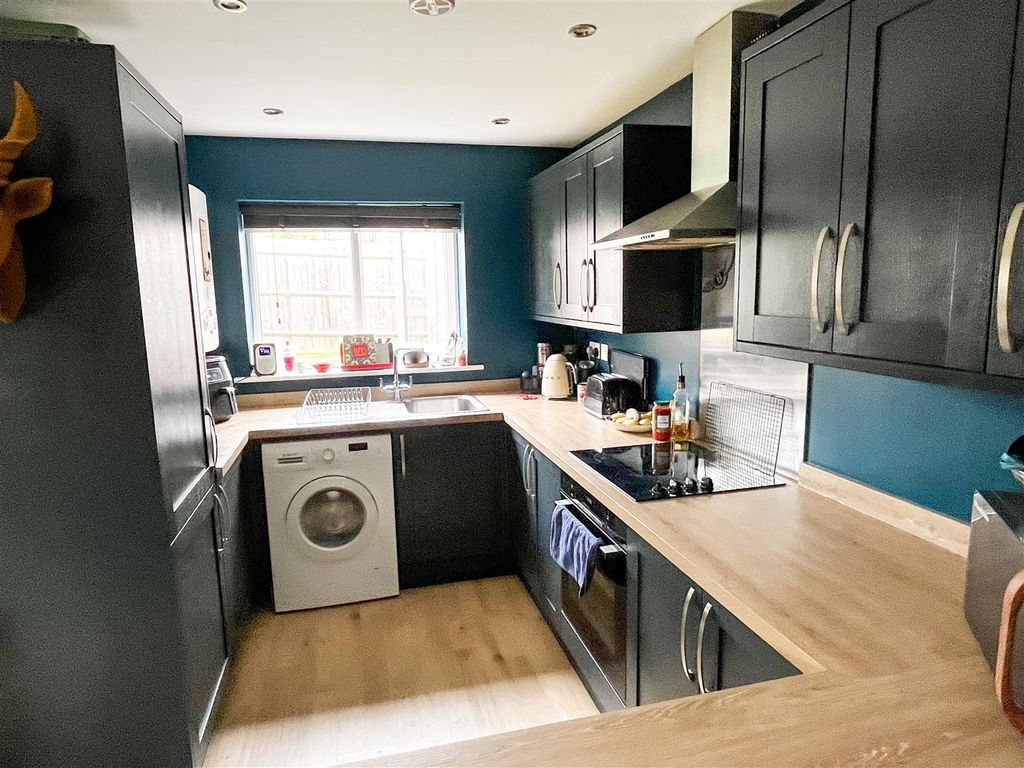 Property photo 3 of 12 Kitchen