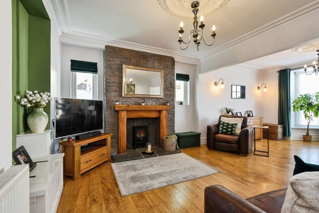 Property photo 3 of 23 Pbox-Img.Jpg
