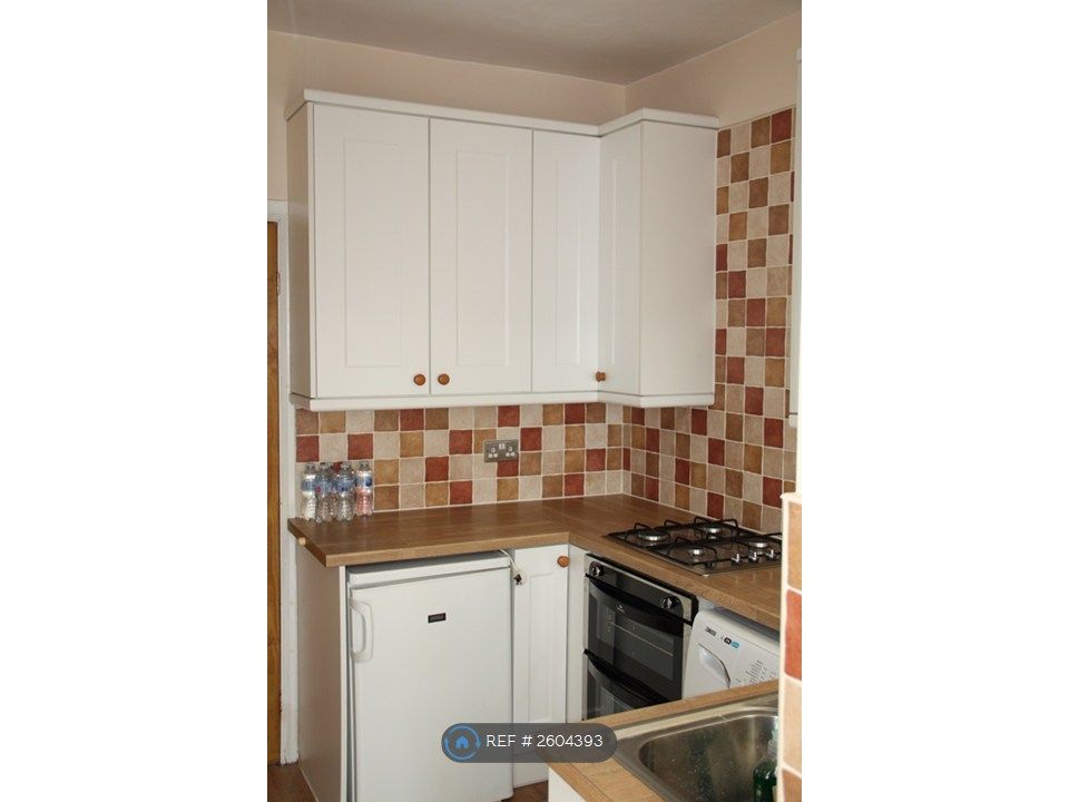 Property photo 3 of 7 Kitchen 2