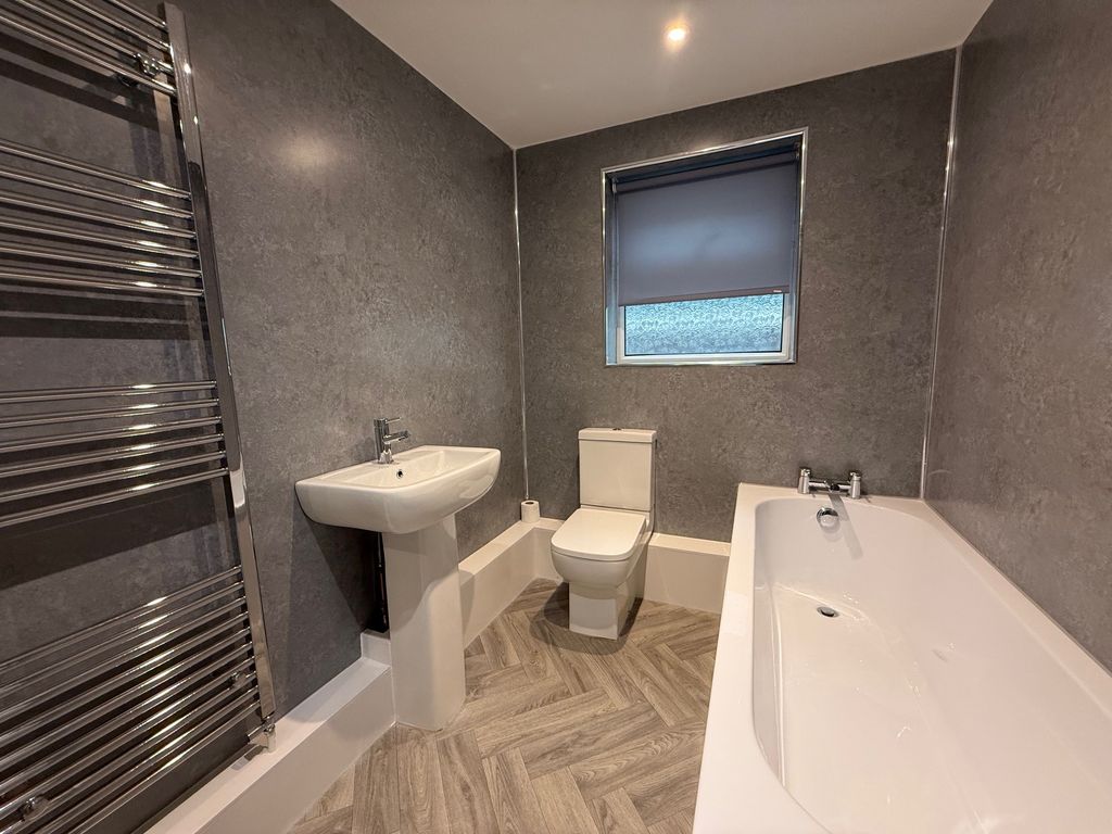 Property photo 2 of 8 Bathroom