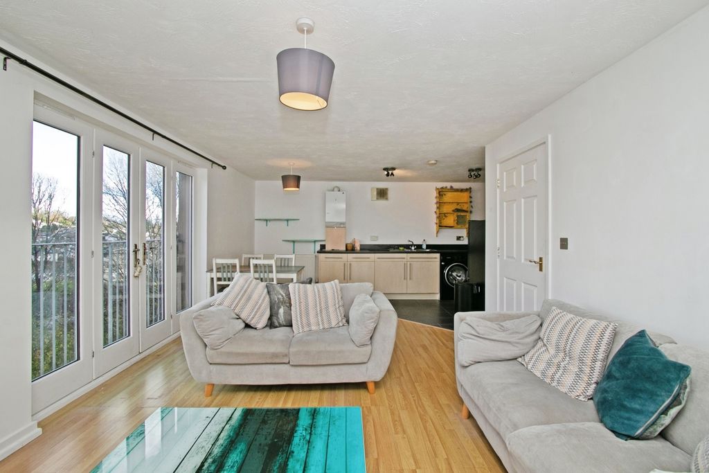 Property photo 3 of 13 Pbox-Img.Jpg