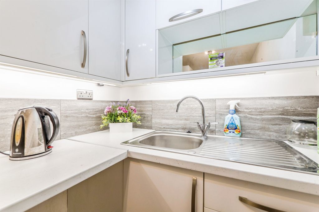 Additional image 3 of 1 bed flat for saleNewport Road, Roath, Cardiff CF24