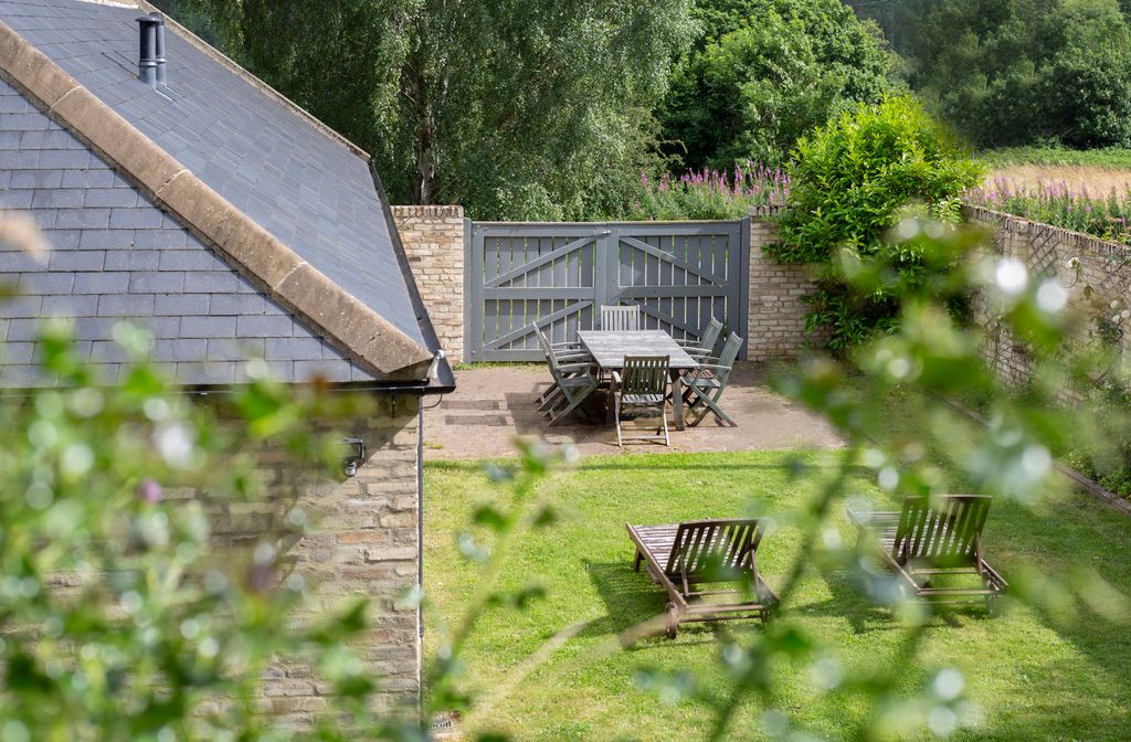 Property photo 3 of 25