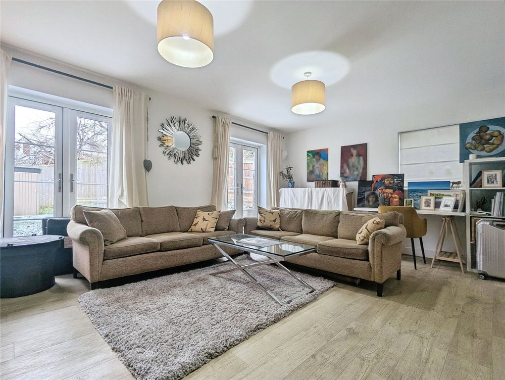 Property photo 2 of 16 Picture No. 18