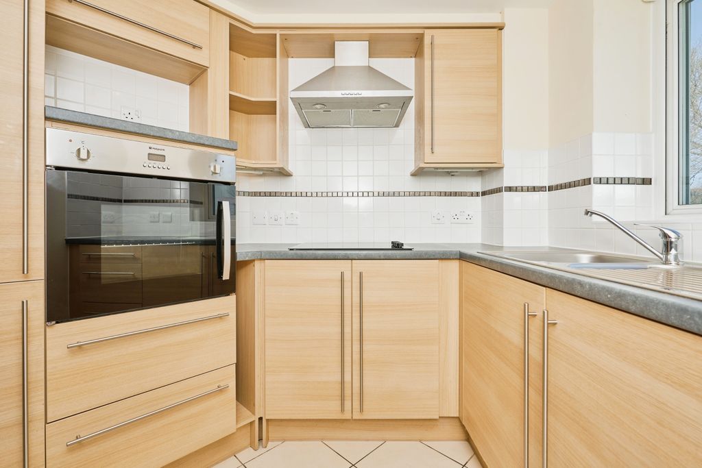 Property photo 3 of 12 Kitchen
