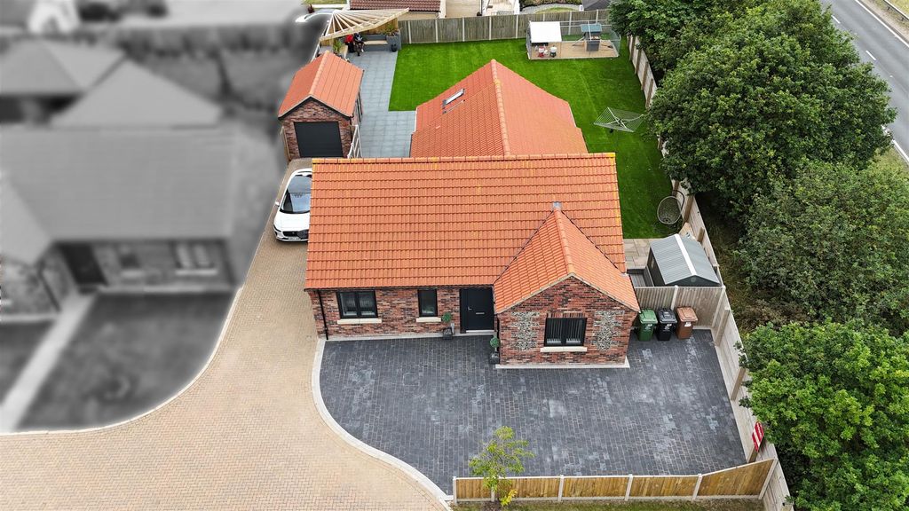 Property photo 2 of 22 30 Lowestoft Drone
