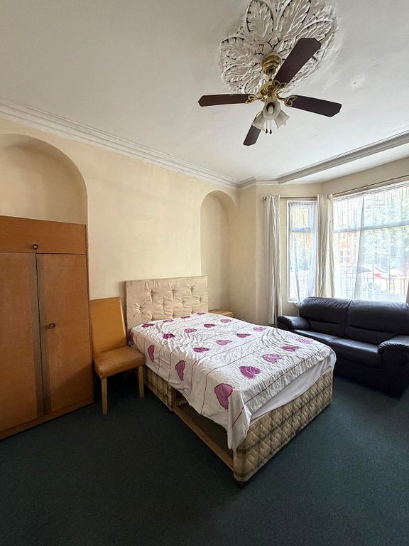 Property photo 1 of 2