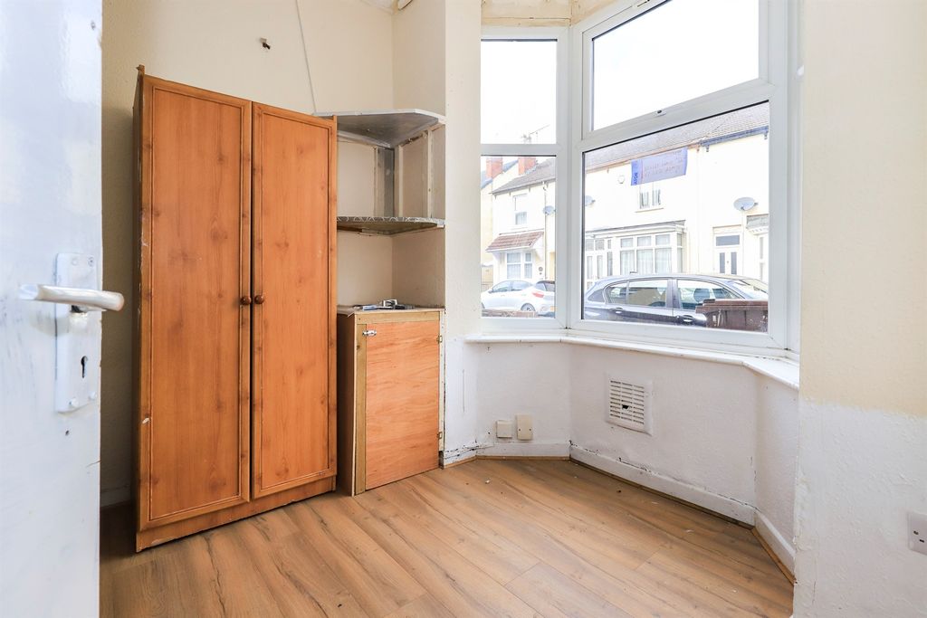 Property photo 2 of 30