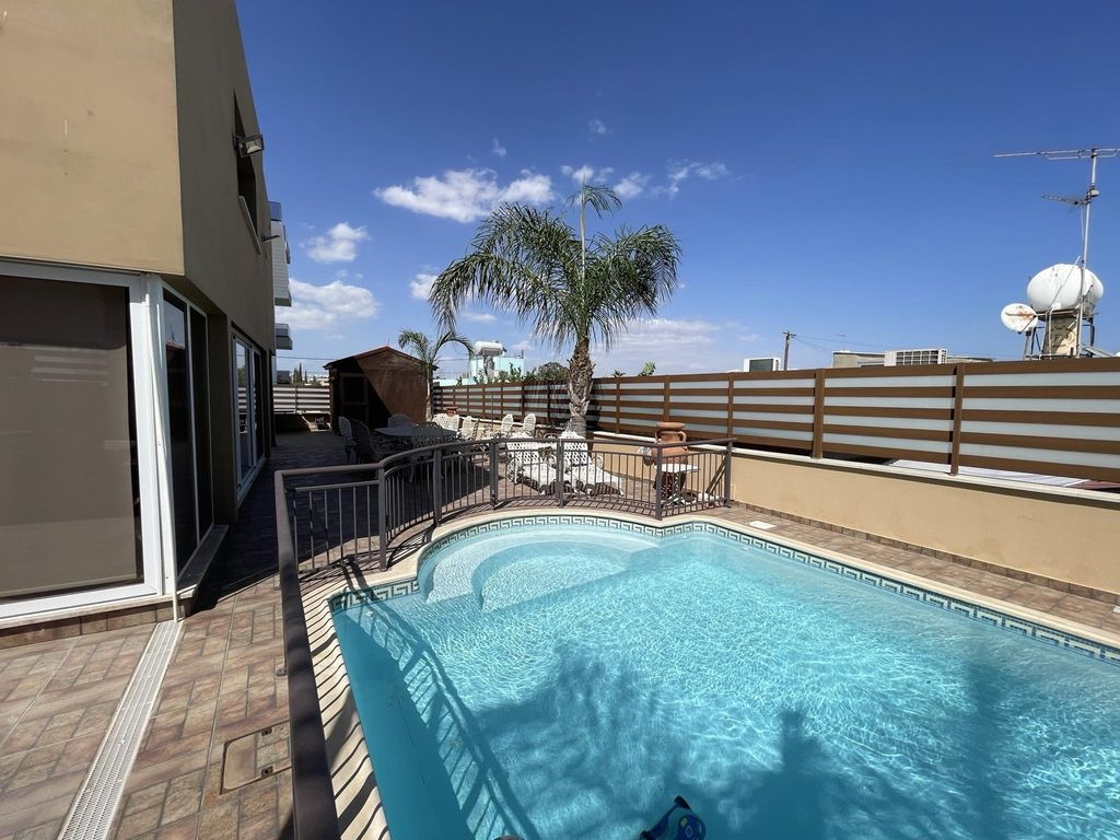 Property photo 1 of 33