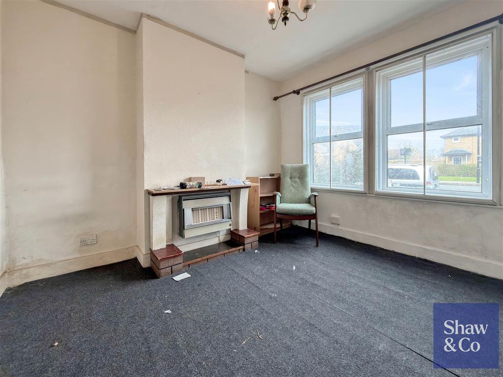 Property photo 2 of 10 Living.Jpeg